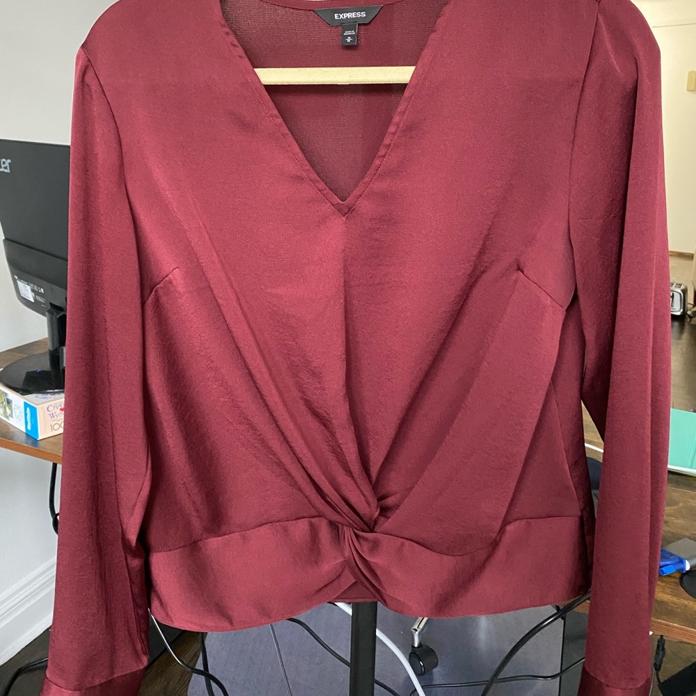 Express twist front long sleeve too